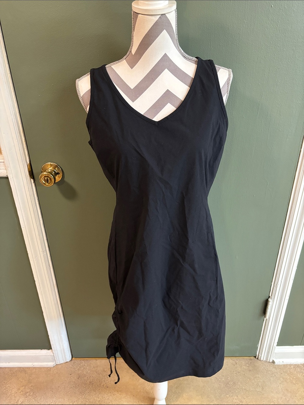 Classic Black V-Neck Sleeveless Midi Dress